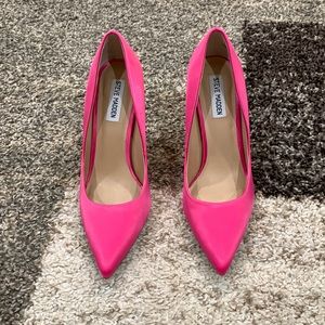 Steve Madden hot pink satin heels. Daisie style size 9
